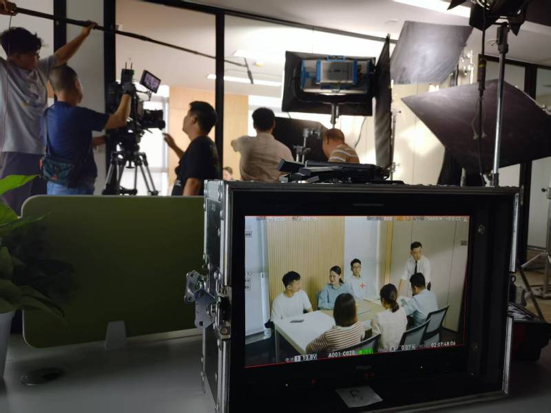 兴宁区TVC拍摄公司：科技产品视觉化大师，诠释未来感与功能美学